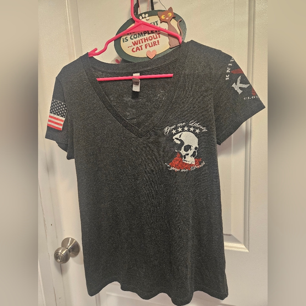Knives Out Clothing Co L Liberty or Death Shirt Patriot Veteran America 2A Skull